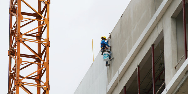 Trabajos Verticales en Fachadas de Edificios / Viviendas en Castelló · Pintar Edificios de Construcción de Obra Nueva